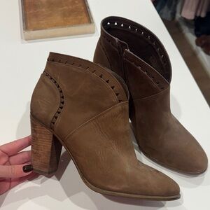 Vince Camuto Tan Heeled Boots